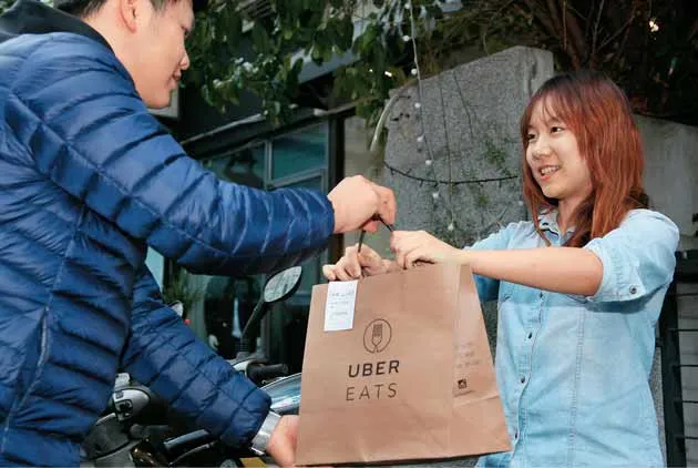 有車有閒，跟著UberEATS送外賣