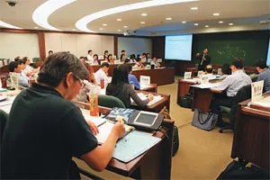 2012年3000大企業經理人 EMBA就讀意願調查：鍍金效果不再，選校更務實