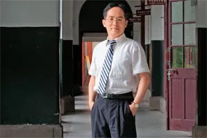 把搶人戰場延伸到外籍師資