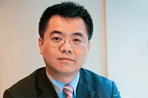 25歲新鮮人：定期、附約優先