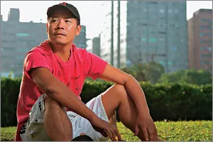 手兒擺擺，船上已裝滿了愛