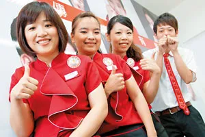 把門前攤販變戰友，互助共存