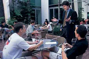 MBA學位　擋不了經濟寒流