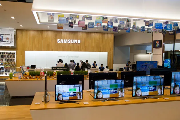 Samsung：白手套把名人變粉絲