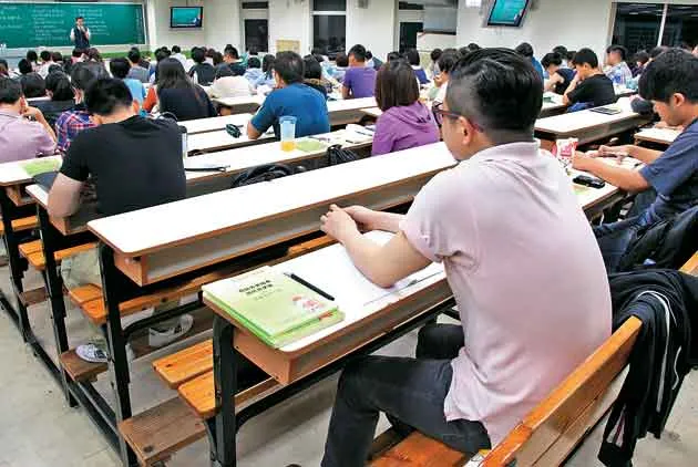 公職，是好路或險路？