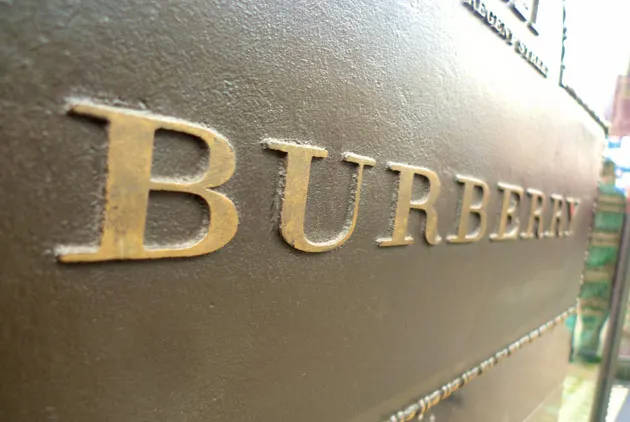 時尚界好骯髒！Burberry燒掉１２億精品曝「不堪真相」
