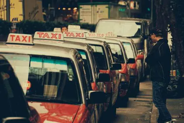 Uber宣布退出東南亞市場：輸在這２件事，慘被Grab購併