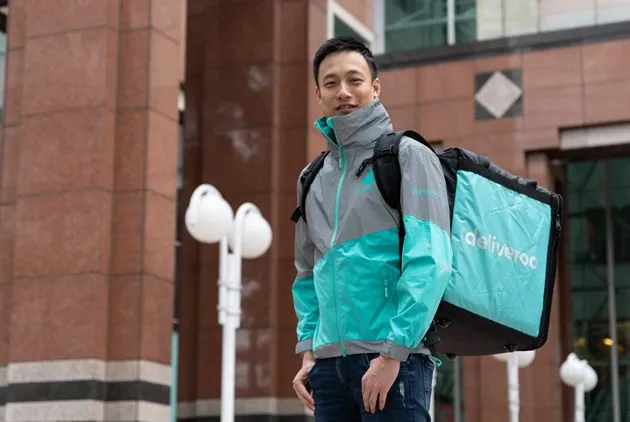 比Uber Eats、Foodpanda晚進台灣市場，戶戶送（Deliveroo）３０歲香港總經理羅家聰為何有信心成市占第一？