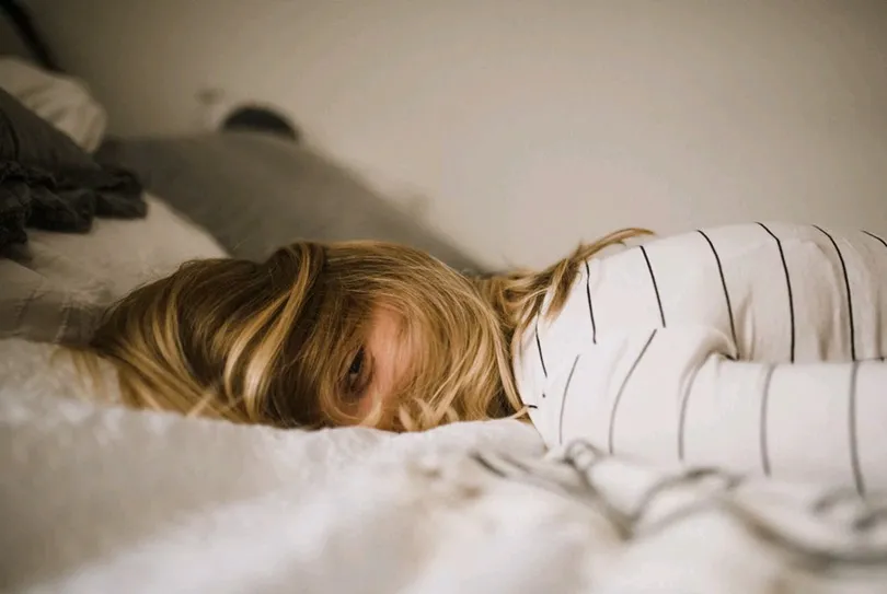 【生活英文】小睡片刻只會說 take a nap 嗎？６個打瞌睡說法，讓你累得 hen 專業！
