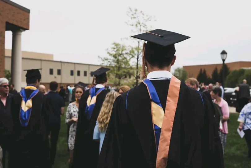 李開復給大學生的公開課：畢業後要工作？創業？還是讀研？你該這樣做選擇