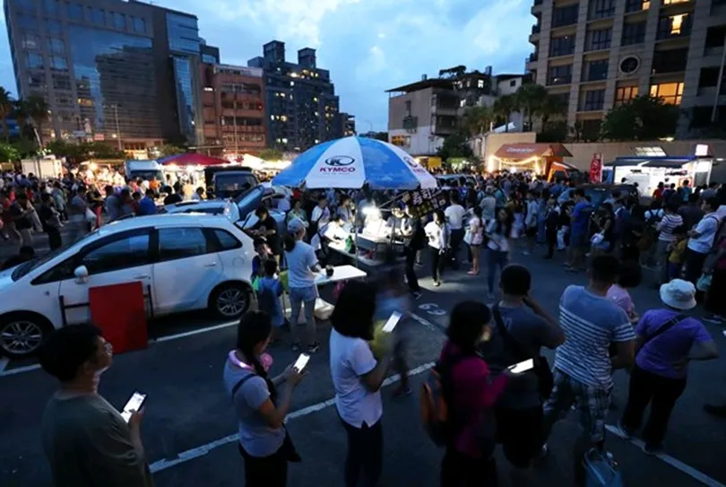 每攤都要排１小時，限定版「素食小夜市」為什麼紅？