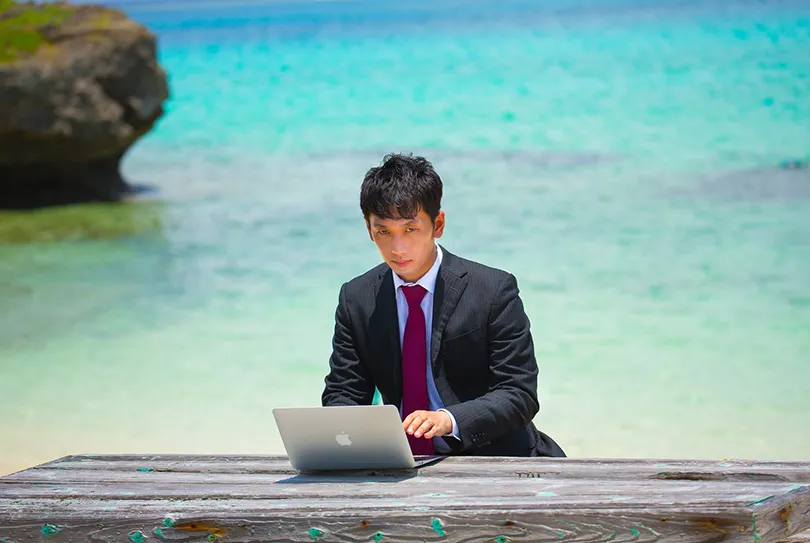 只要做好這兩件事，就能一邊旅行一邊賺錢！