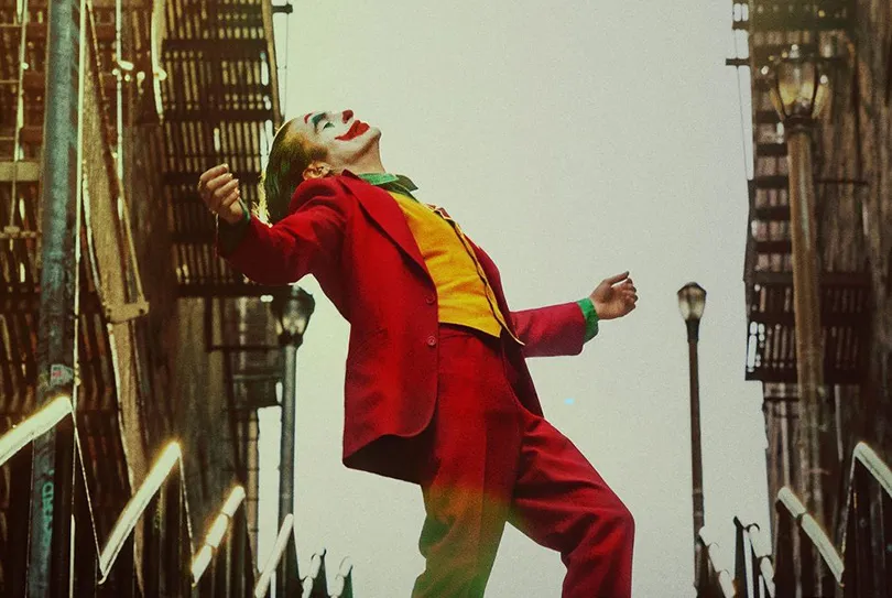 票房創紀錄，電影《小丑》在紅什麼？──活著就是要面對，人人都是Joker
