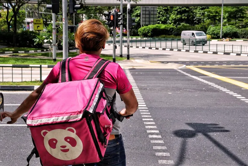勞檢認定foodpanda、Uber Eats「假承攬真僱傭」，一張圖帶你看懂２個差在哪？