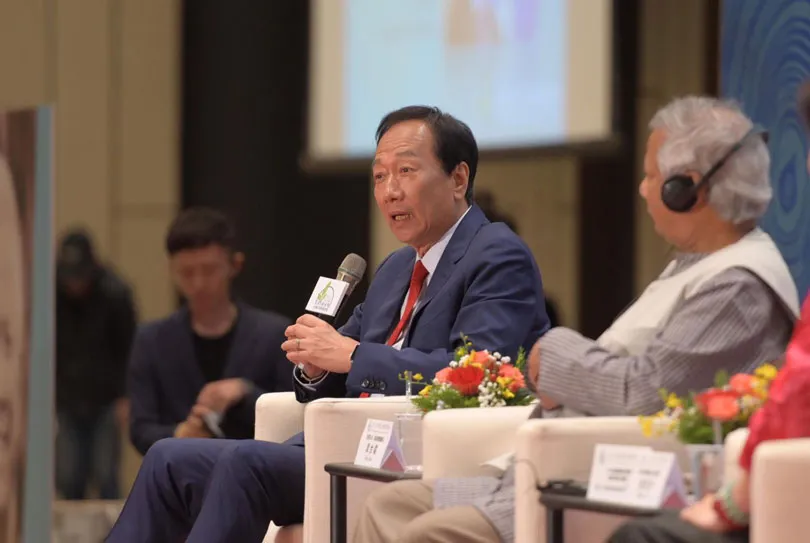 鏡頭外的郭台銘！赴美與川普交手，大老闆竟認真研究「」
