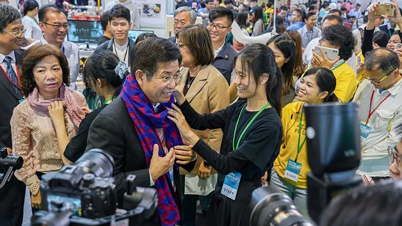 玩美嶺東 在虛擬世界我把部長變潮了