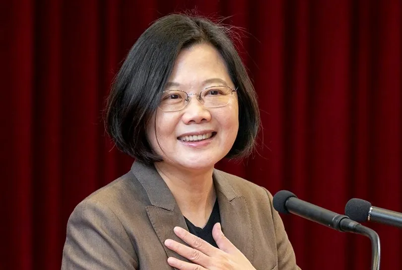 從冷靜犀利的政務官，到帶動人心的黨主席——蔡英文走過的這一哩路