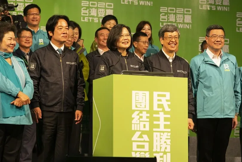 得票數突破８００萬，成功連任總統！蔡英文發表勝選感言：「不會因為勝利就忘記了反省。」