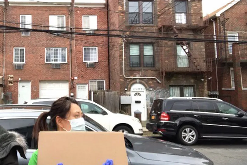 封城前誤入紐約，台灣女孩成物資志工，每天扛３０公斤以上：我想送的不只是物資，是搭一座盼望的橋