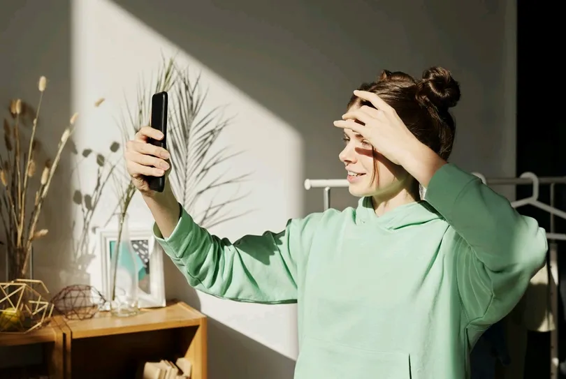 滑手機愈久，真的讓你愈快樂？