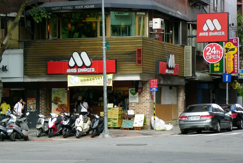 摩斯組外送車隊！搶宅食商機