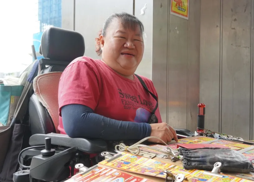 「賣刮刮樂不偷不搶，憑什麼看不起？」－那些台北街頭的刮刮樂銷售員
