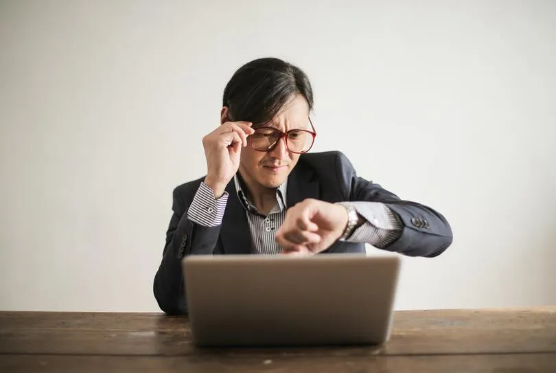 加班到懷疑人生，如何才能準時下班？ＰＪ法８步驟提升你的工作效率。