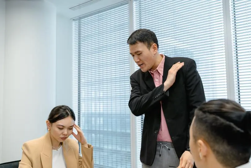 別覺得同事們噁心！職場上「懂得做人」才是展現實力的時刻。