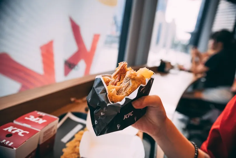 KFC為何要改名「FCK」？比起不痛不癢的官方聲明，道歉需要的是真誠與創意