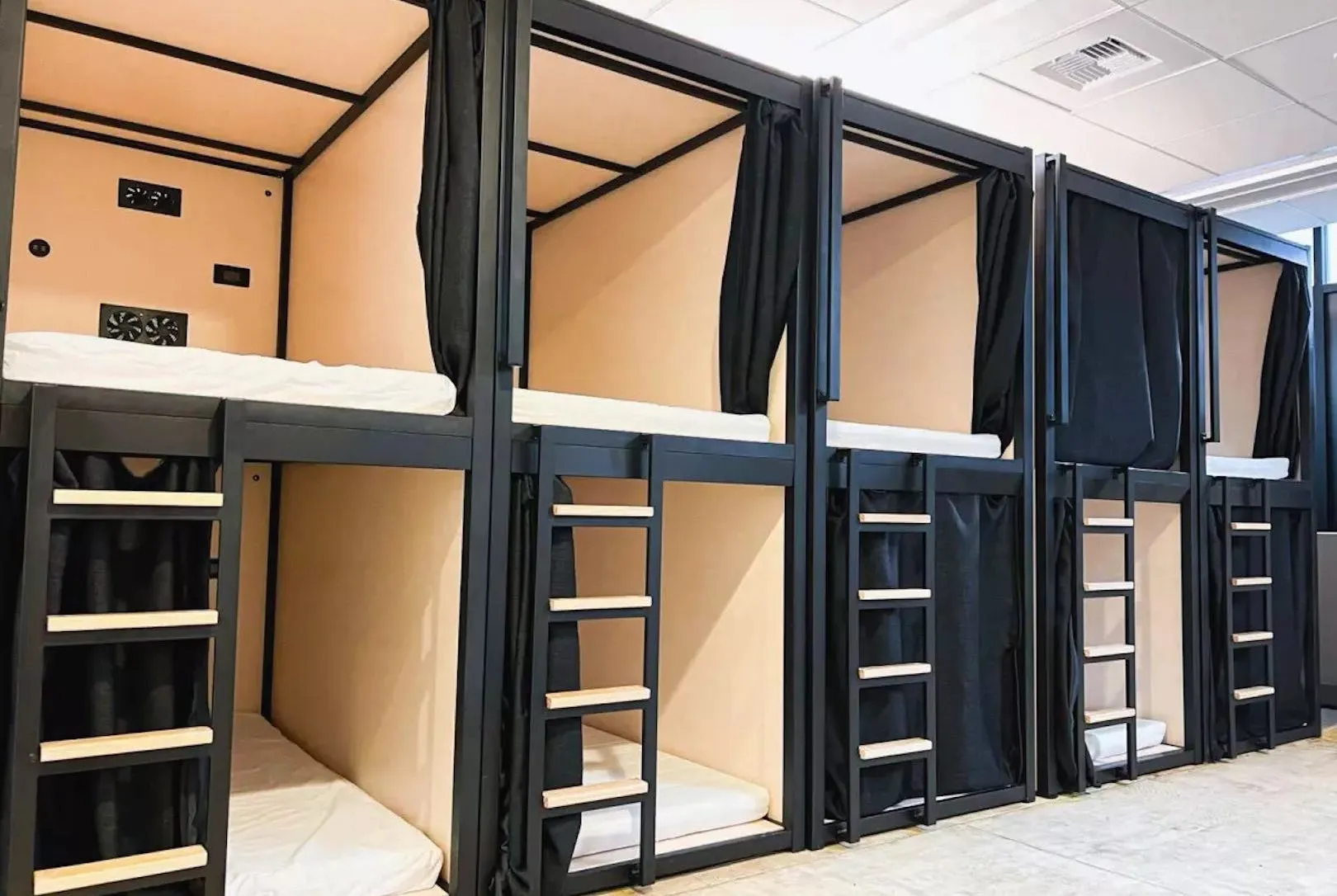 月租３萬台幣的膠囊公寓，卻一位難求？美國科技新貴的居住難題- Cheers快樂工作人