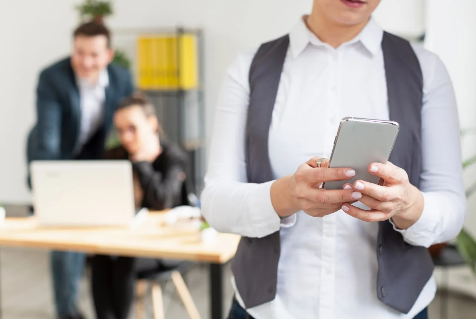 葉書芸專欄｜主管想追蹤你IG，接受還是拒絕？３招聰明拿捏職場界線- 人才永續@天下學習