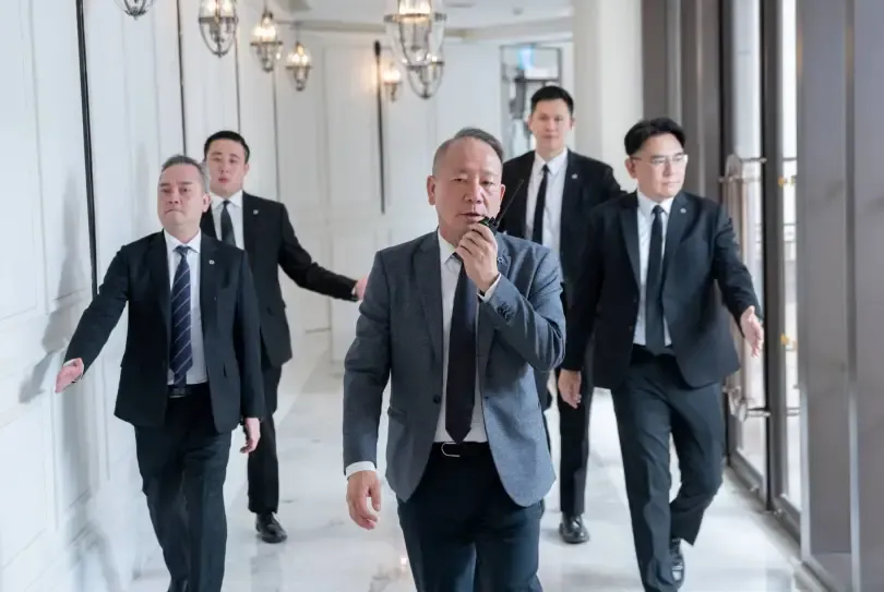 台灣保鑣不能持槍，張寶文（中）擴大服務，從飯店挖角「金鑰匙」，連粉絲、媒體溝通都包辦。
