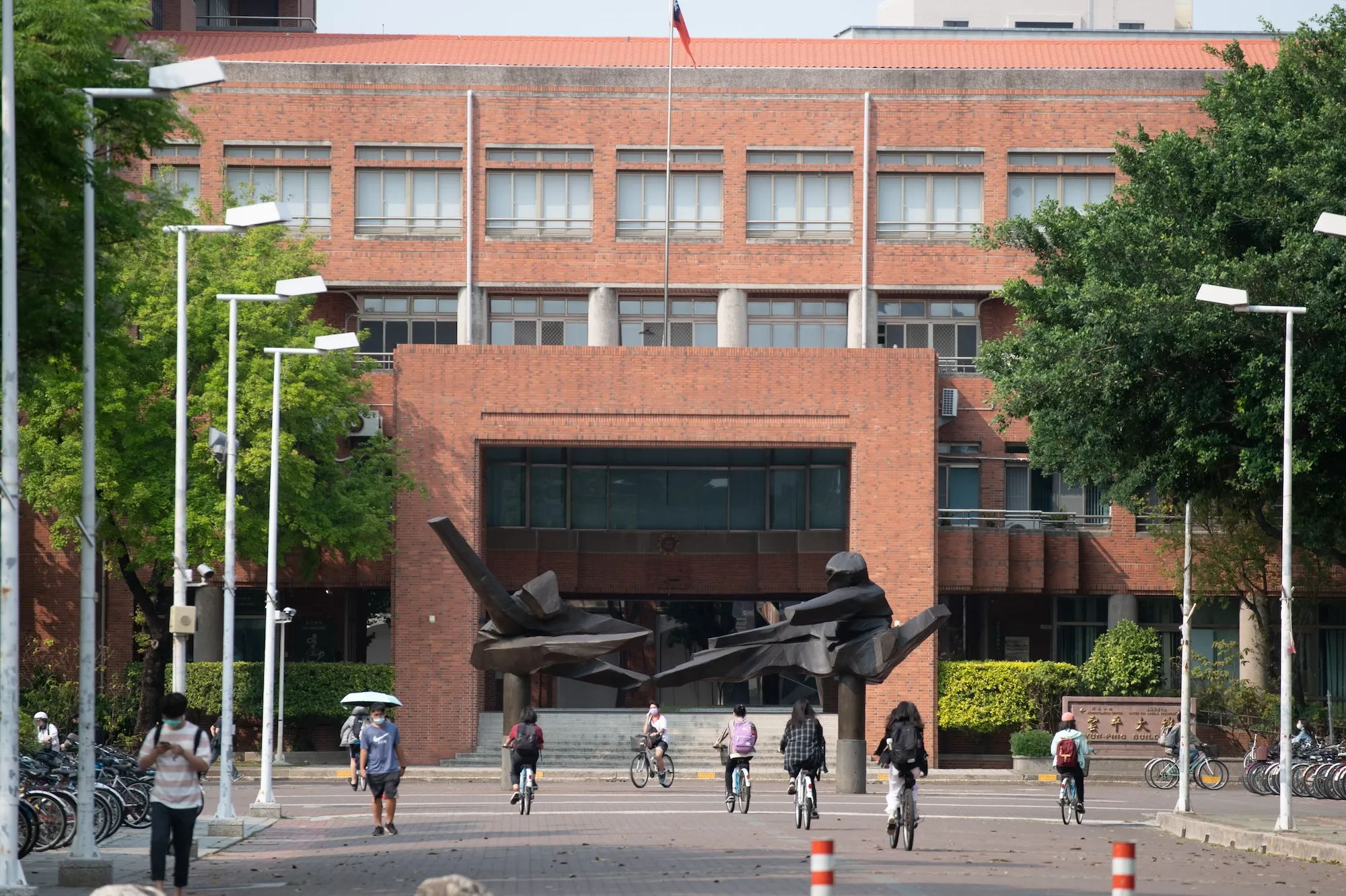 2026最新！全台大學校長辦學績效互評出爐： 成大再登頂、逢甲最穩健、中興與政大躍升最驚喜