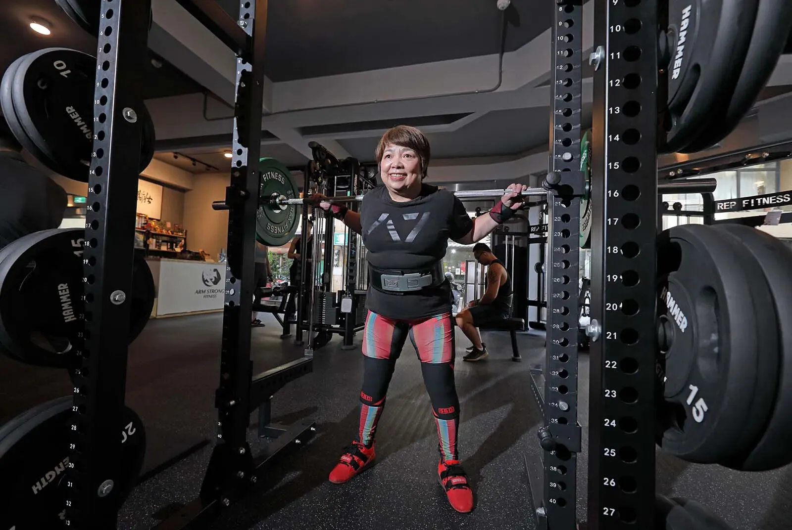 61歲李彩薇練健力狂破四項亞洲紀錄，逆轉人生，接下來還要挑戰健力世界盃錦標賽。